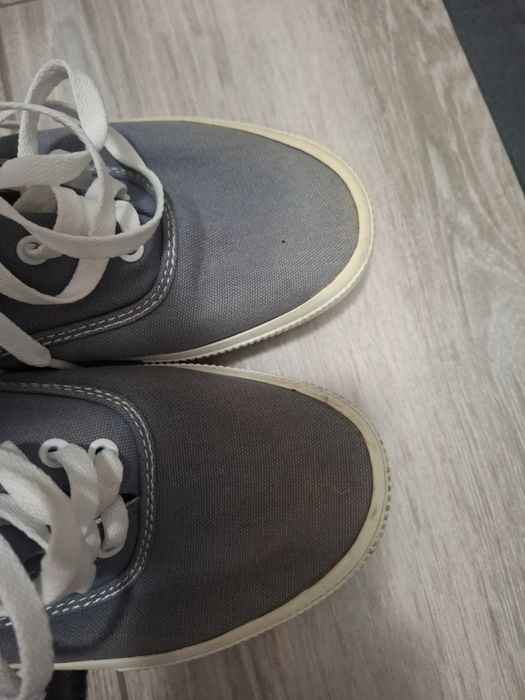 Teniși H&M marimea 43!