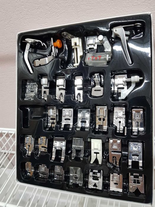 Набор лапок для швейной машинке.