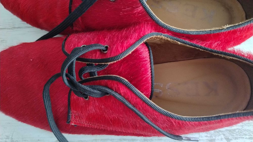 Дамски ест.кожа обувки Кавалер 39,40 и червени 39, чехли Зара40