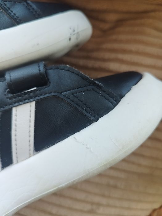 Încălțăminte negre mari 27 mici defecte se vad în poze