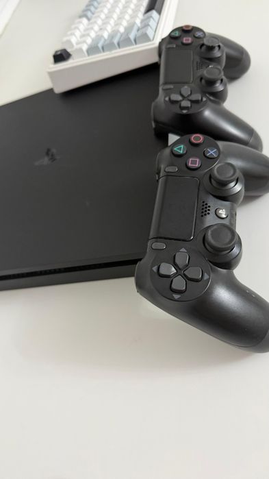 Playstation 4 slim