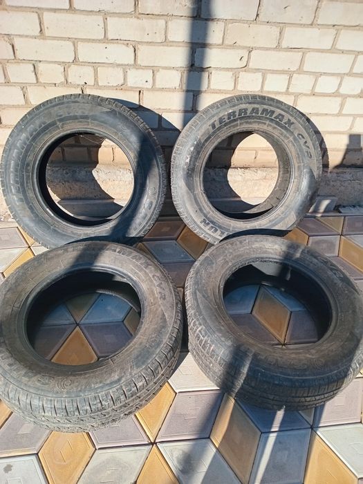 Продам комплект резины на 17