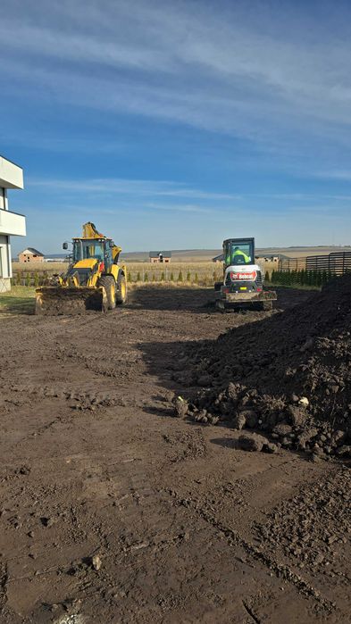 Executam sapaturi mecanizate cu excavatorul