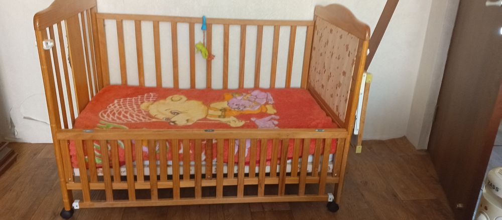 Продам детскую кроватку