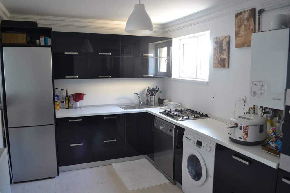 Închiriez apartament cu 3 camere in Slatina.