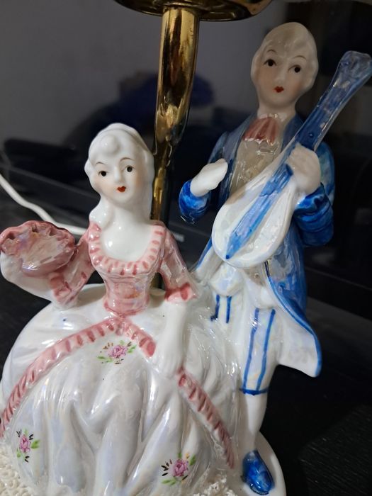 Настолна порцеланова лампа