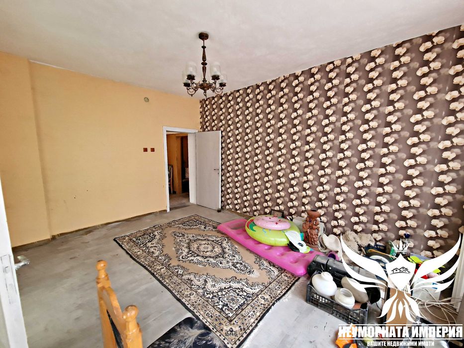 Продавам тристаен 128кв. 1ет. с гараж в гр.Асеновград, широк център