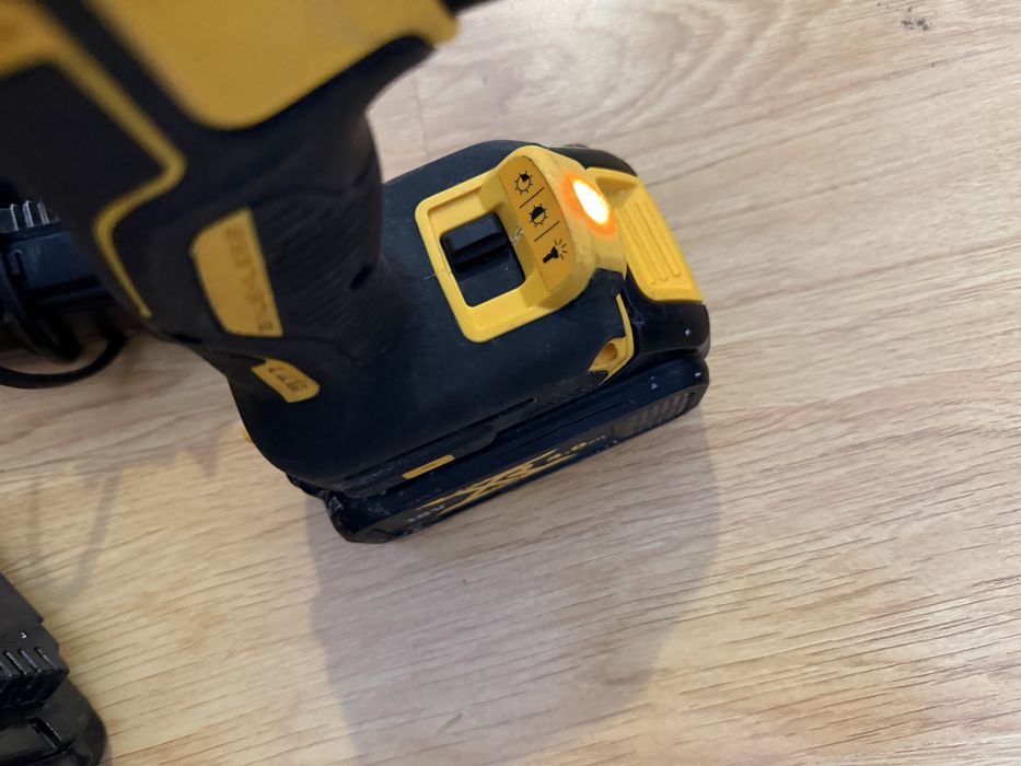 Винтоверт Dewalt DCD996