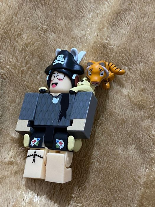 Продажа игрушек от roblox(оригинальные)