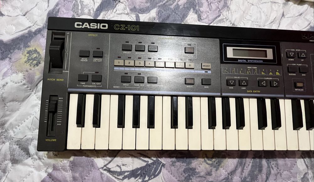 Синтезатор Casio CZ-101