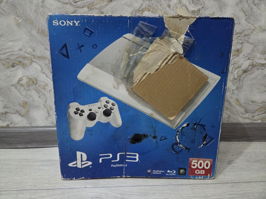 Playstation 3 super slim 500 gb.