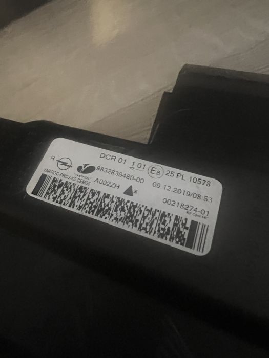 Фар десен Opel Vivaro Zafira Citroen Jumpy Перфектен