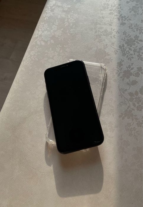 Продам Iphone XR в отличном состояний