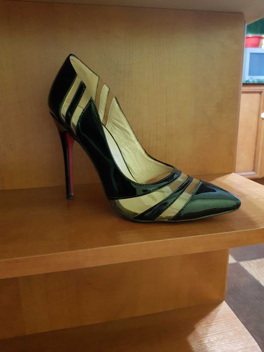 Продам туфли на шпильке