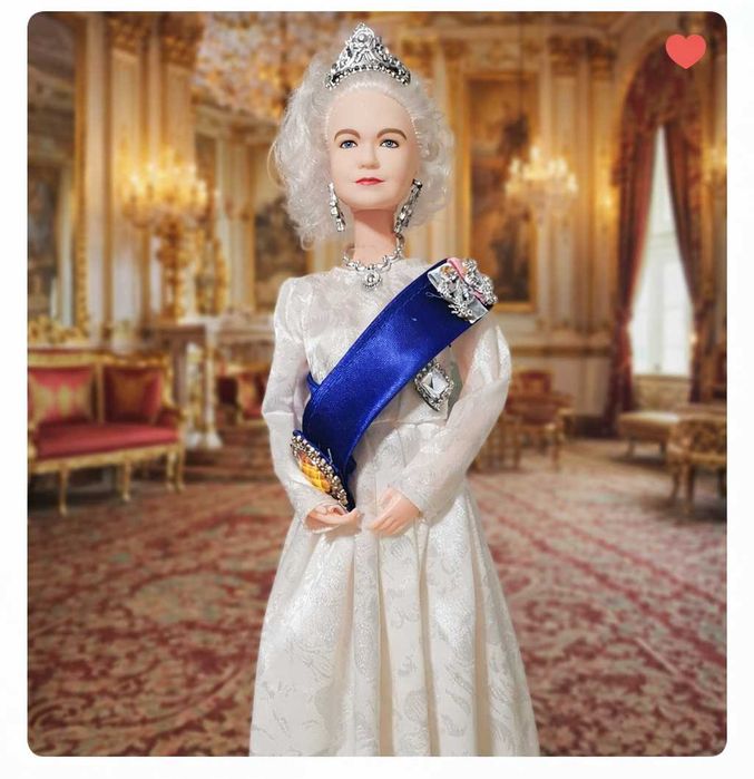 Колекционерска кукла Английска кралица Елизабет II