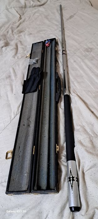 Кий для биллиарда.