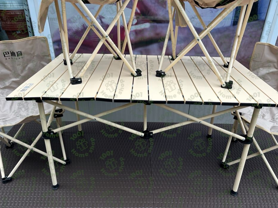 Сгъваема къмпинг маса с 4 стола и чанта за пренасяне