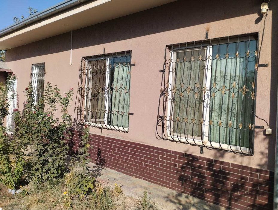 Продается дом дачного типа.