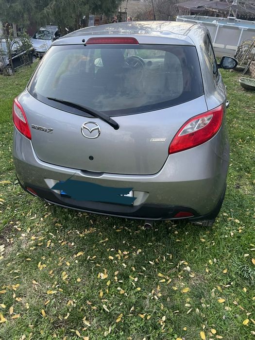 Мазда 2  1.4 бензин