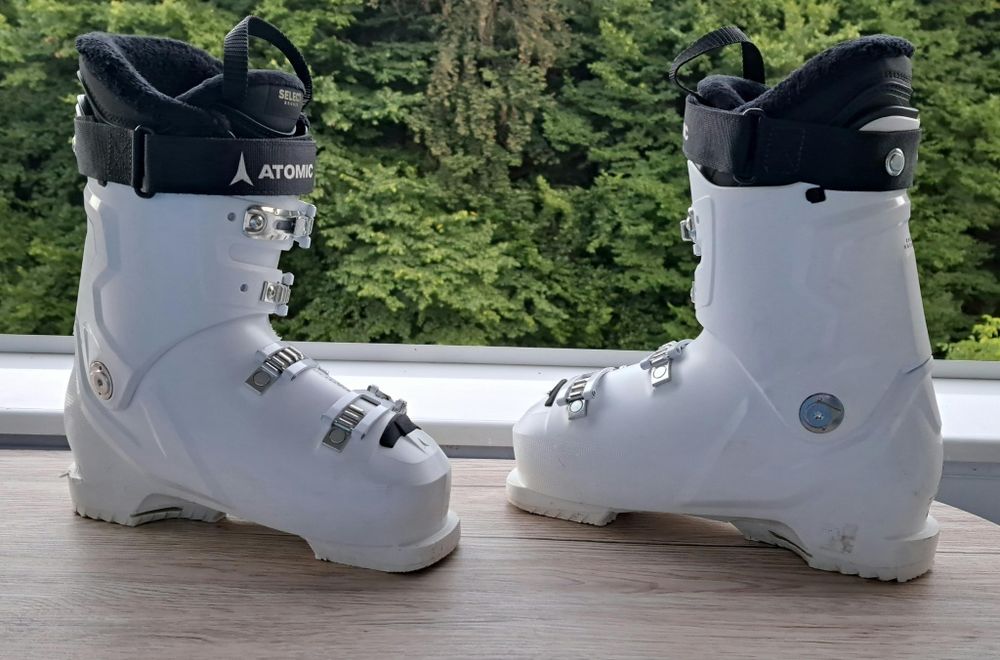 Clapari dama Atomic Hawx Magna 75 • 26–26.5 • aproape noi • GripWalk