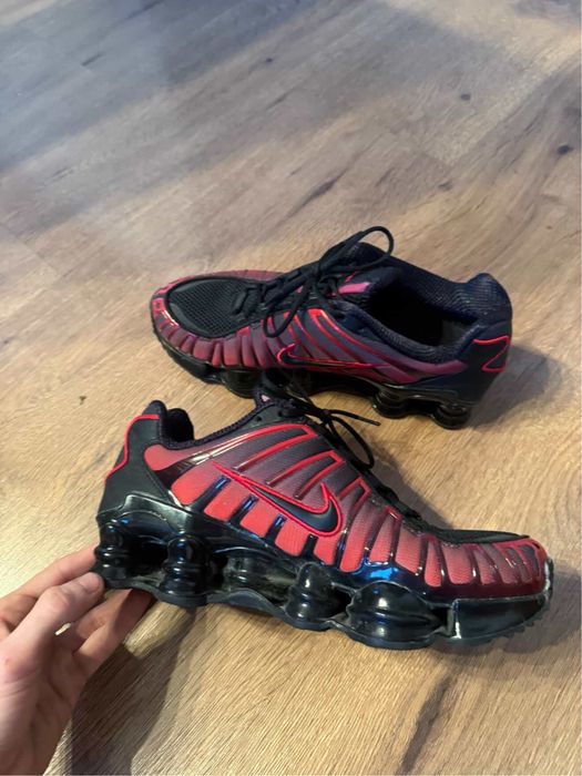 Nike shox red/black