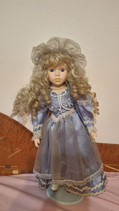 Антикварска кукла