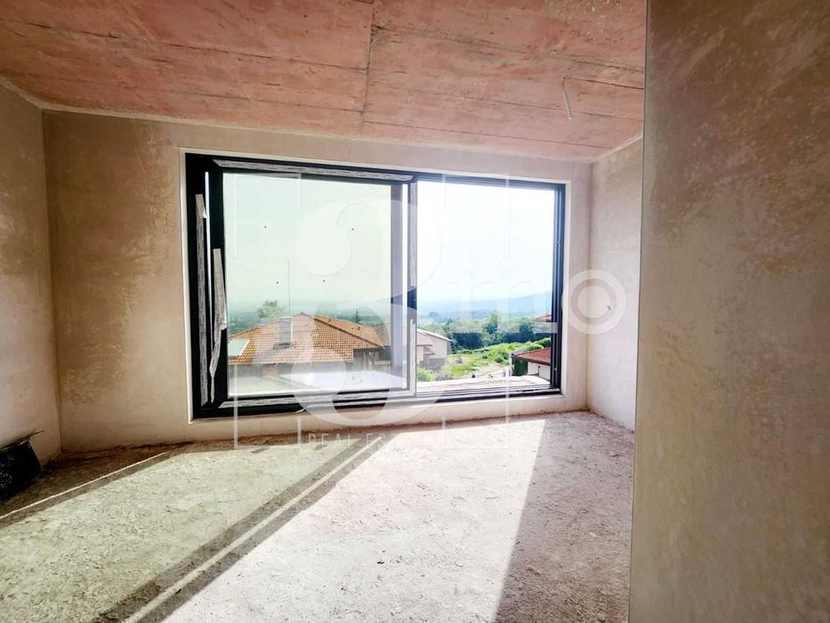 „3mo“ продава новострояща се луксозна къща, находяща се в с. Бистрица