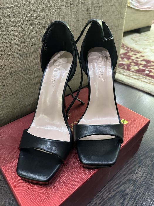 Продам босоножки