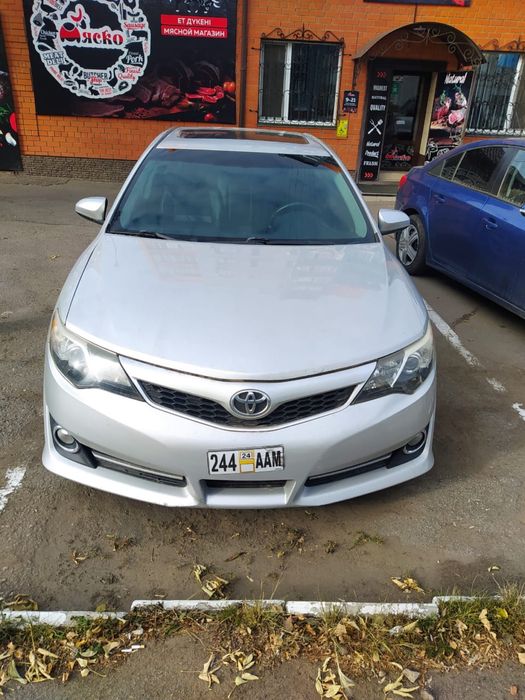 Машина camry toy