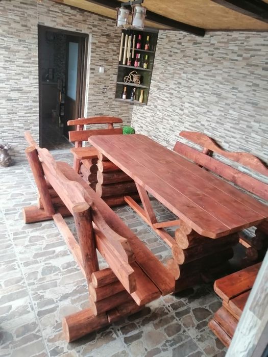 Vând mese cu scaune rustice