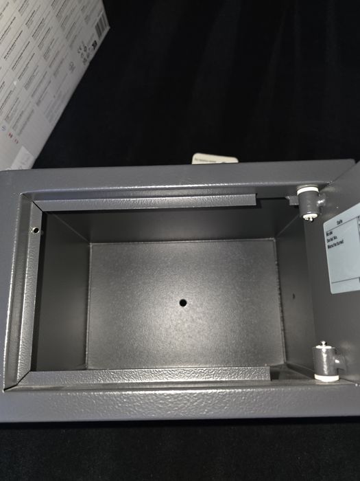 Метален сейф/каса VALBERG