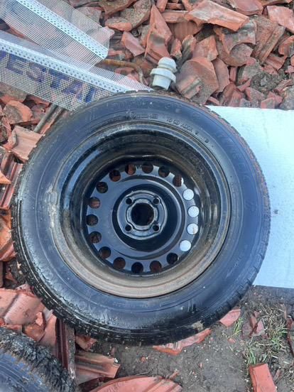 Продавам зимни гуми с джанти 14ки
