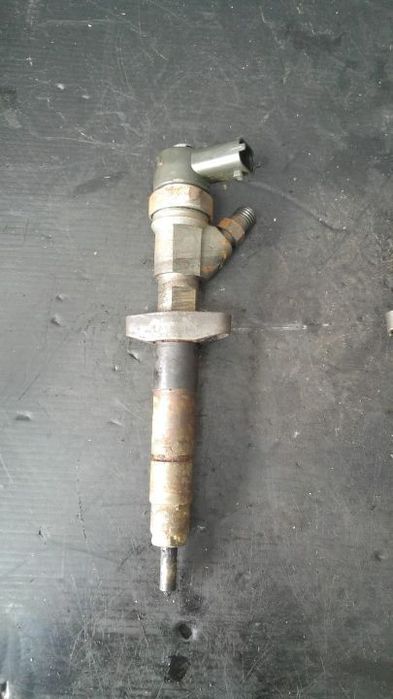 Injector renault laguna 2 2.2 dci g9t 0445110084 8200936736