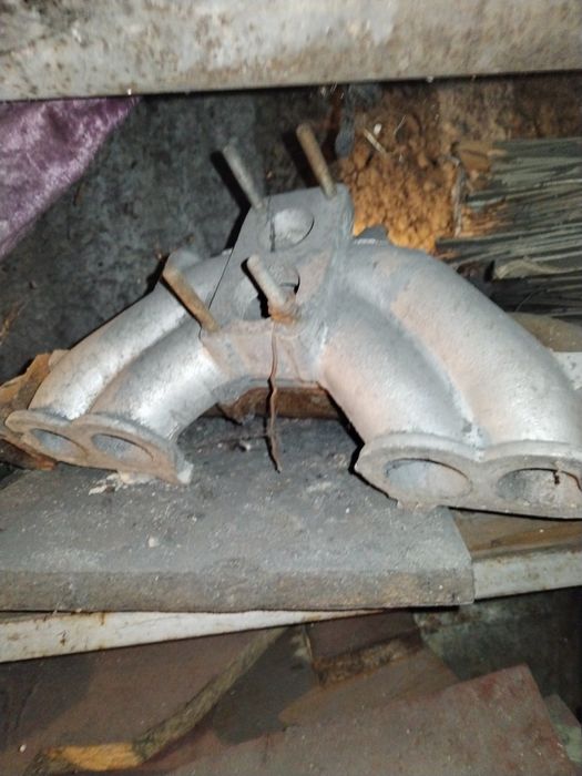 Продам впускной коллектор.