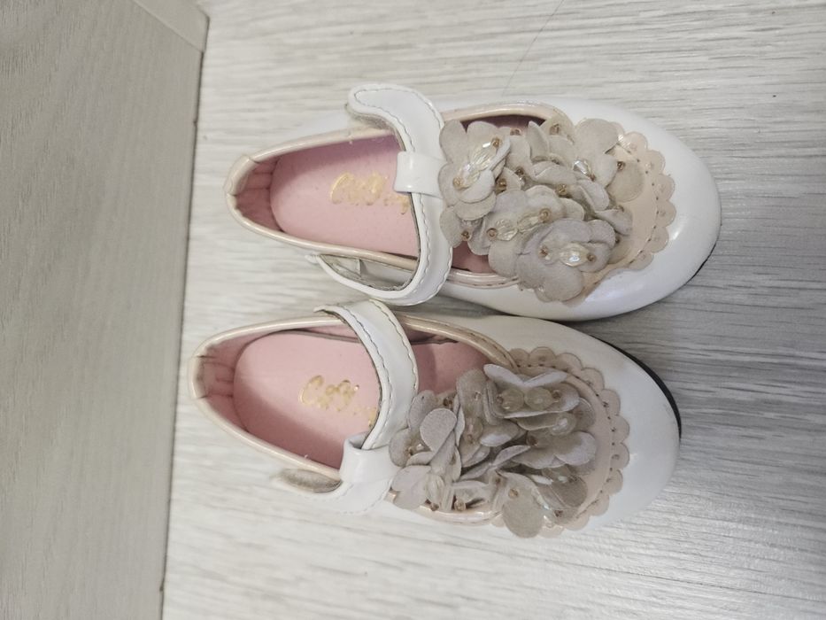 Продам туфли для девочек