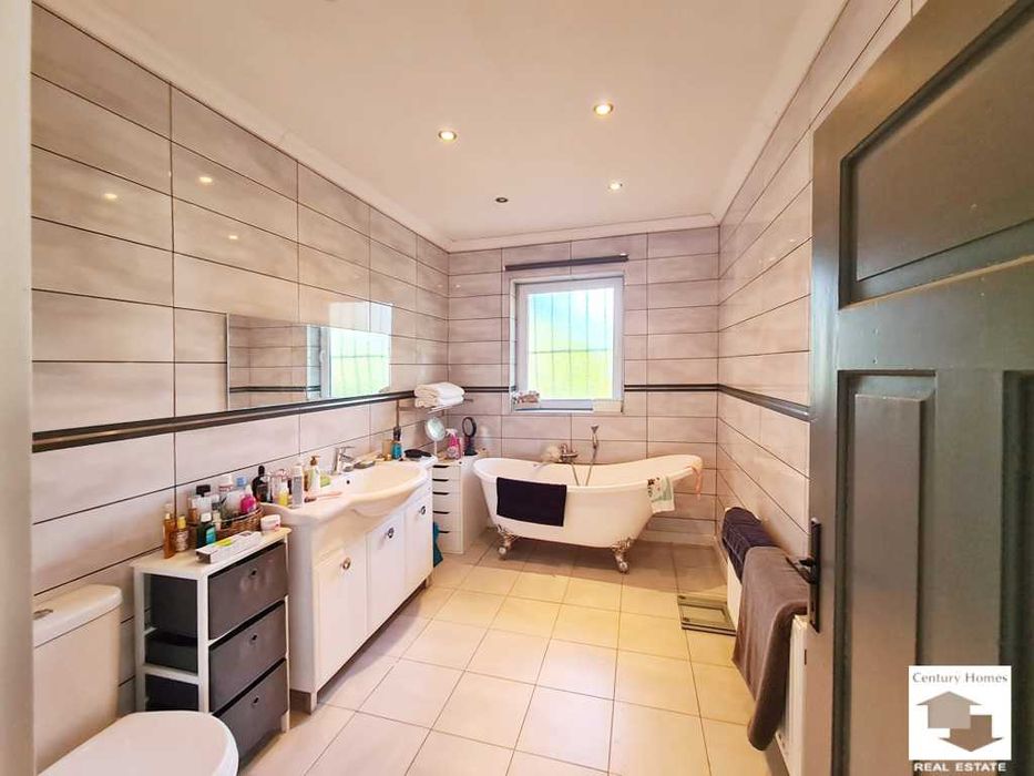 Продава се Къща в с. Стефан Стамболово, Област Велико Търново - 190 кв.м за 1448 €/кв.м - Снимка #21