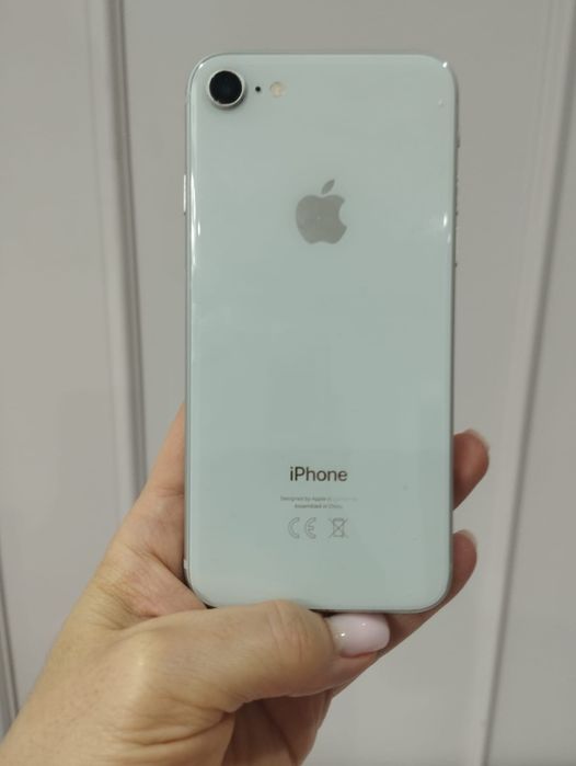 Рабочий iPhone 8 в хорошем состоянии