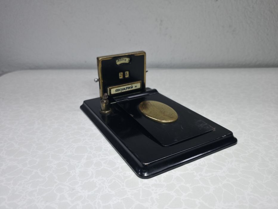 Старо писалище с календар