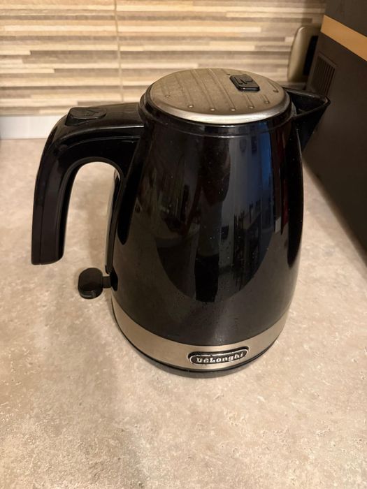 Fierbător apă DeLonghi