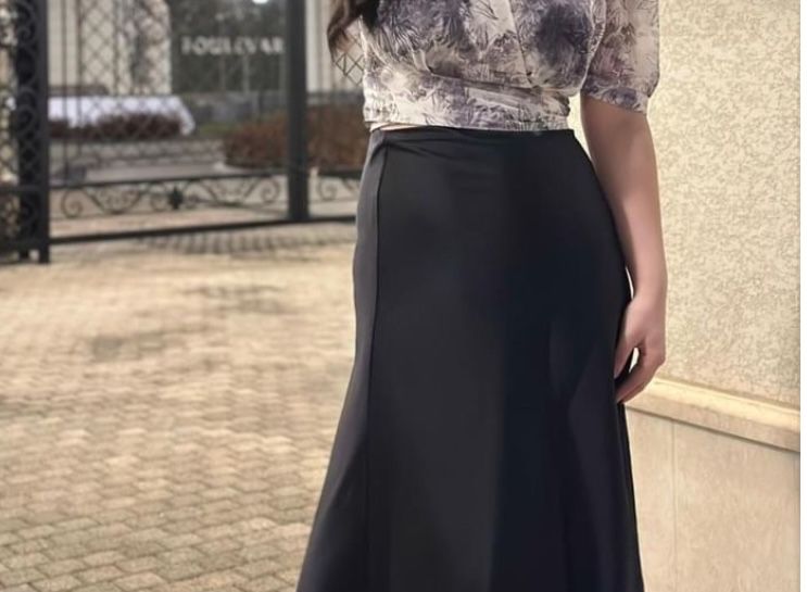 Атласовая юбка миди