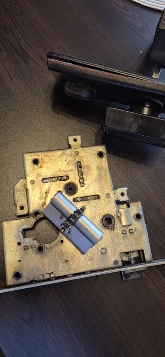 Брава със секретен патрон