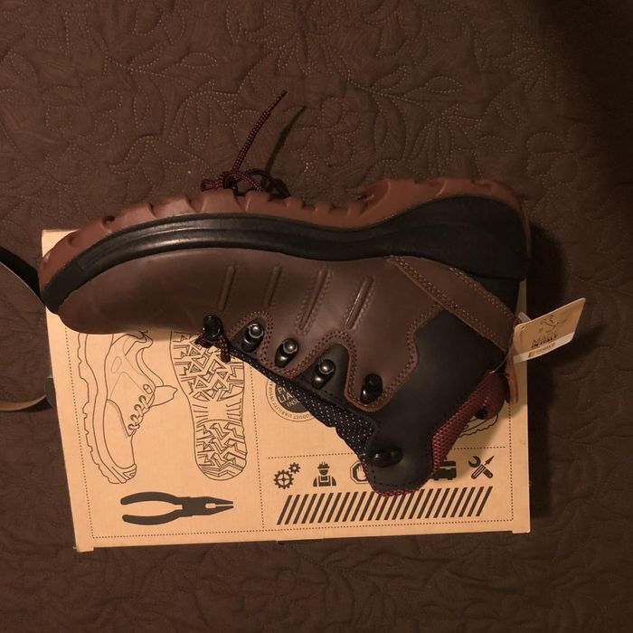 Продавам обувки работни Panda