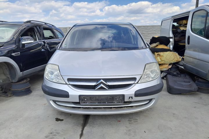 Dezmembrez Citroen C8 1