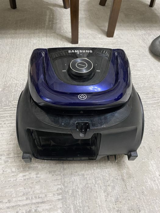 Пылесос Samsung SC18M3120VB