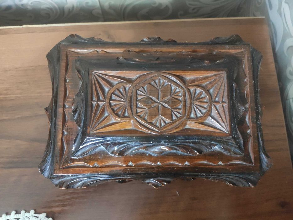 Шкатулка деревянная