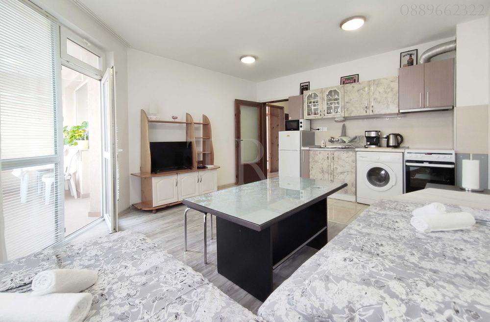 До Морска градина, двустаен за нощувки ”Плаж 1”, ж.к. Лазур, Бургас