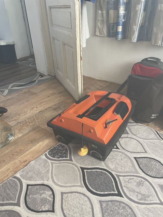 Лодка с GPS и сонар  продава