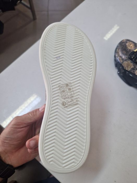 Vand  Steve  Maden noi la   cutie marimi 36-42