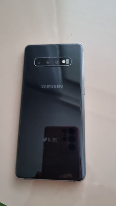 Продавам телефон самсунг