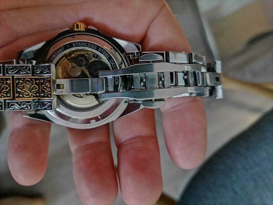 Ръчен часовник чисто нов